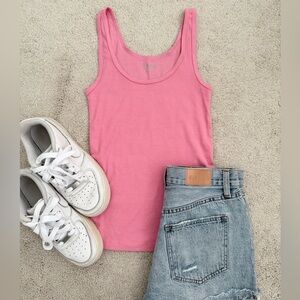 ⭐️ NWOT Pink Old Navy Ribbed Tank XS